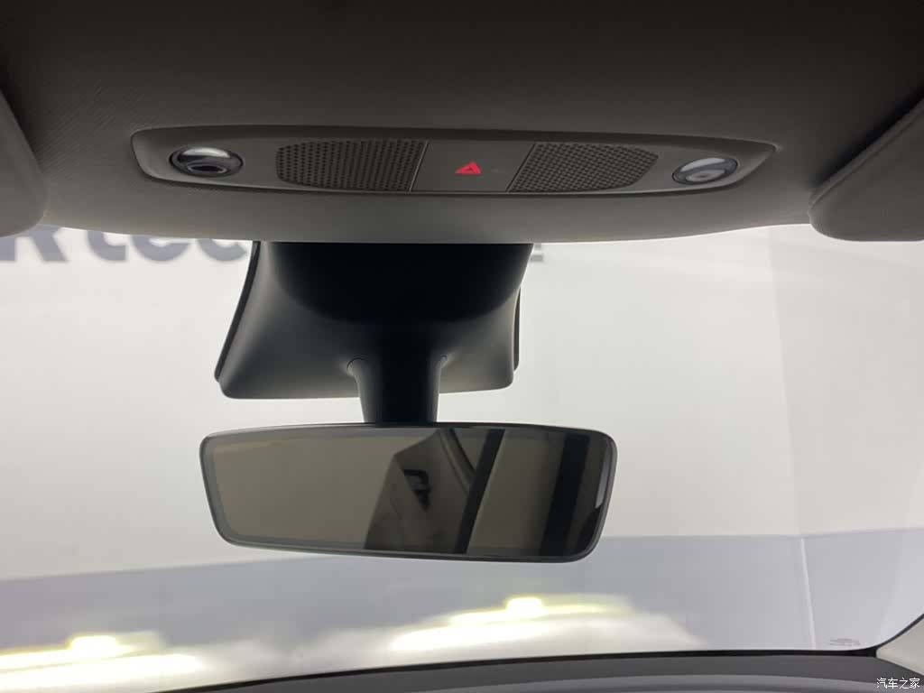 Tesla Model Y, 2024 27