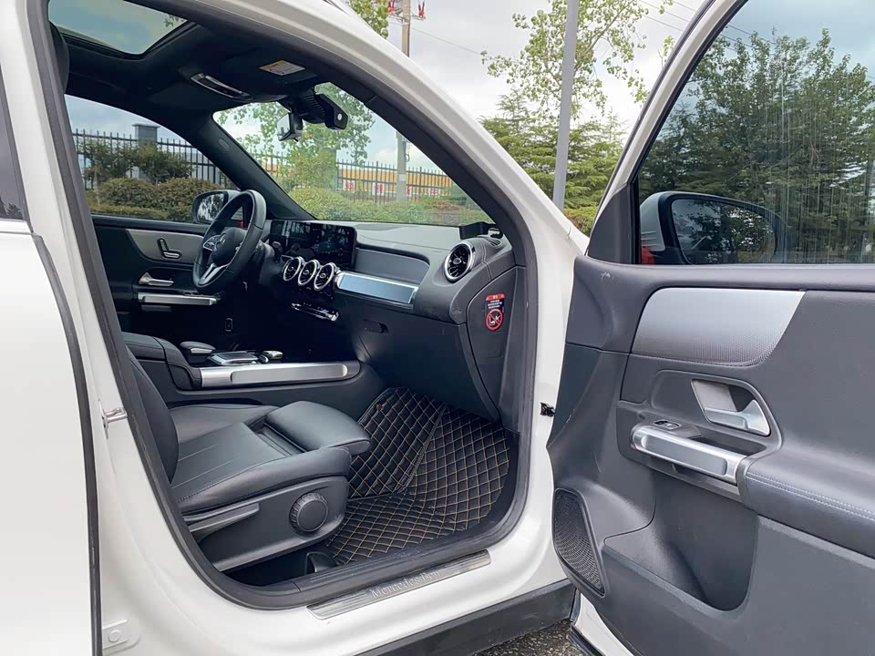 Mercedes-Benz GLB Mercedes-Benz GLB
