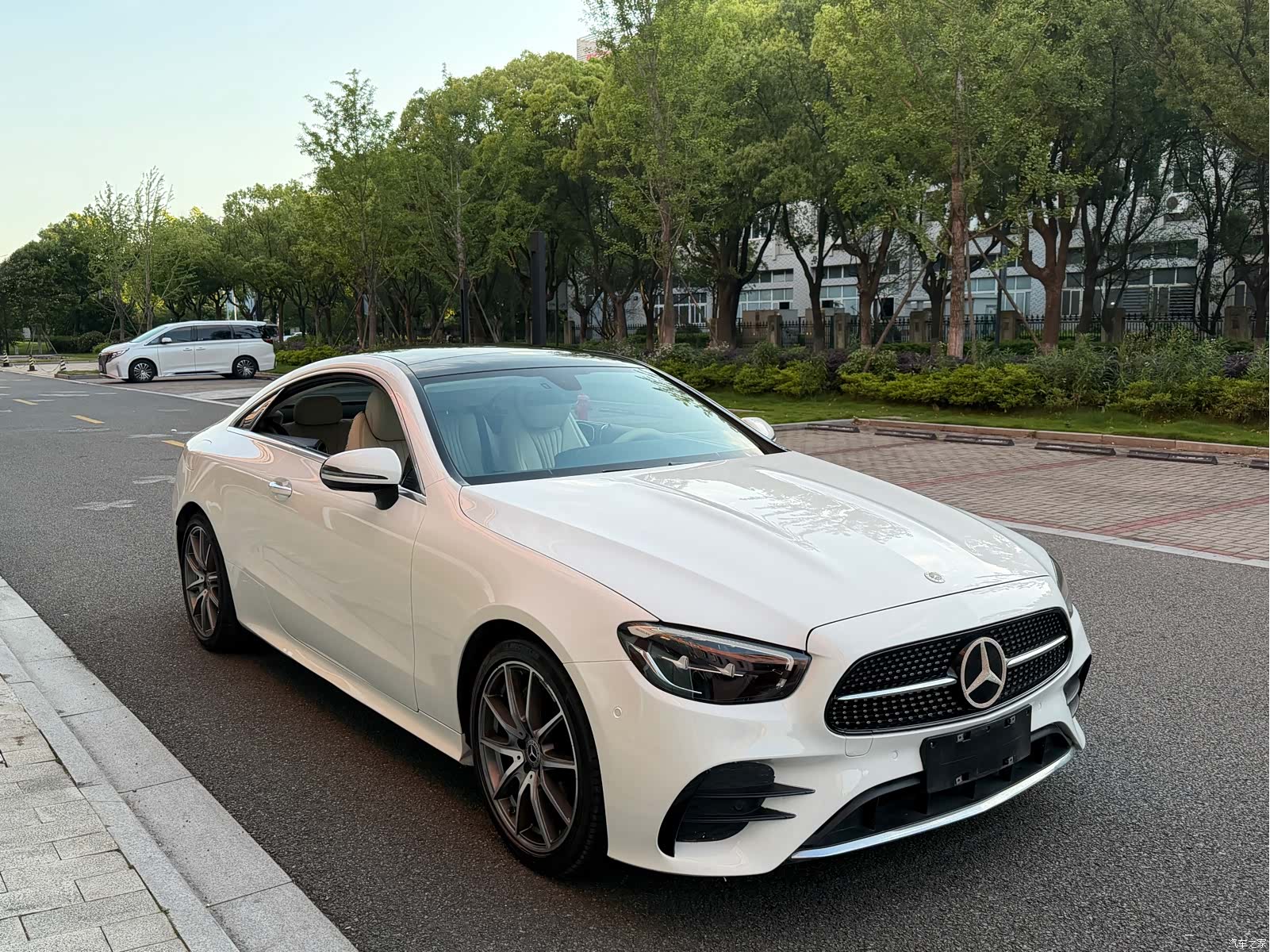 Mercedes-Benz E-Class, 2024 3