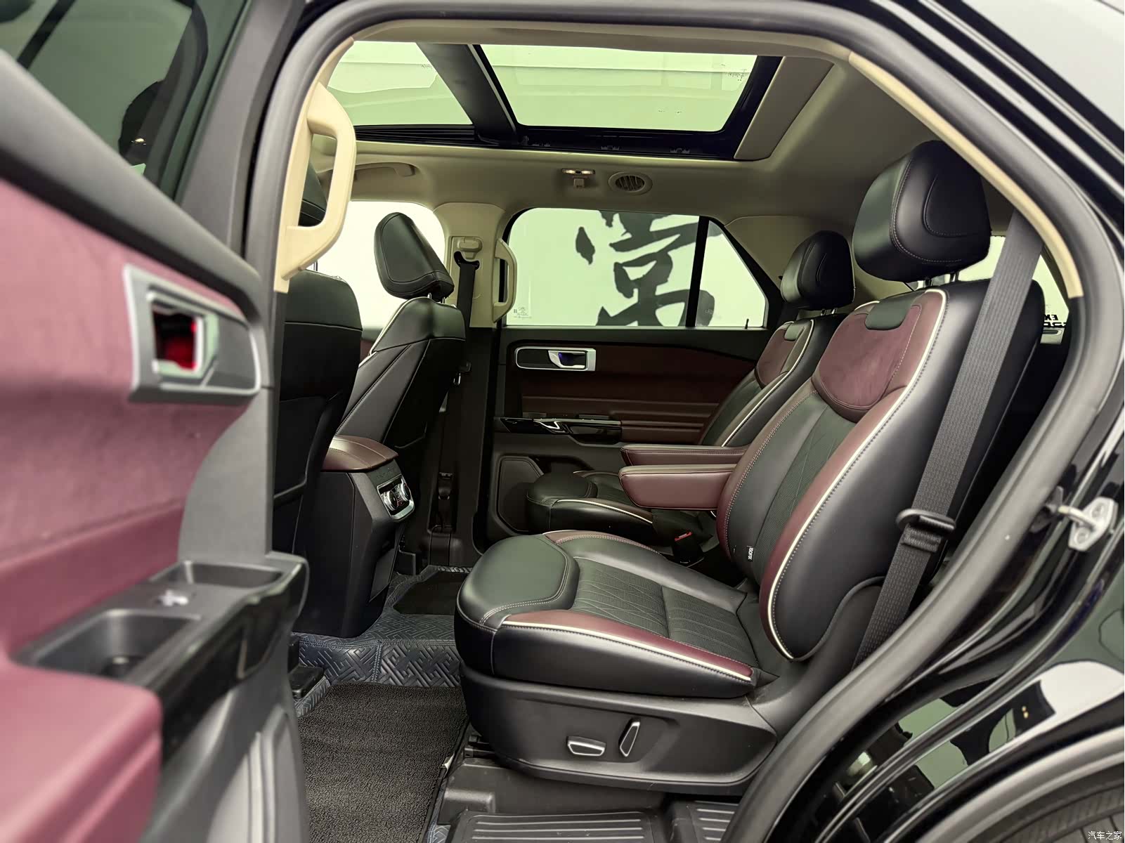 Ford Explorer, 2023 6