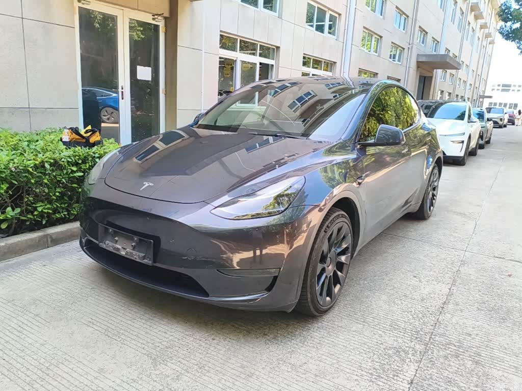 Tesla Model Y, 2024 1
