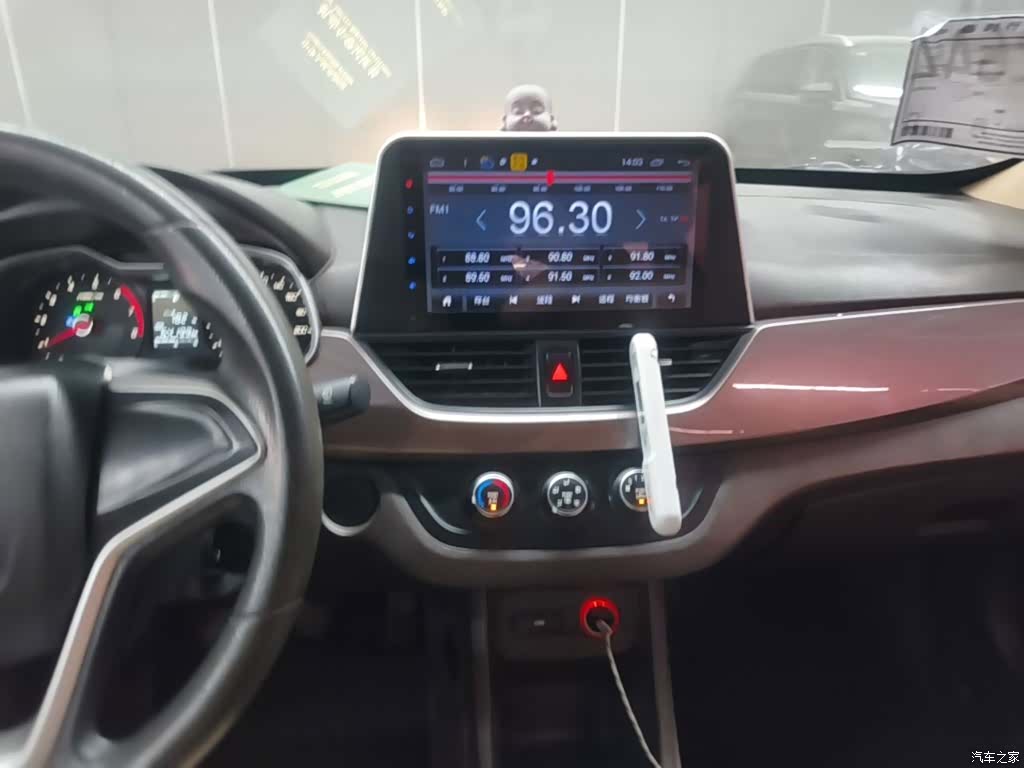 Wuling 310W, 2018 13