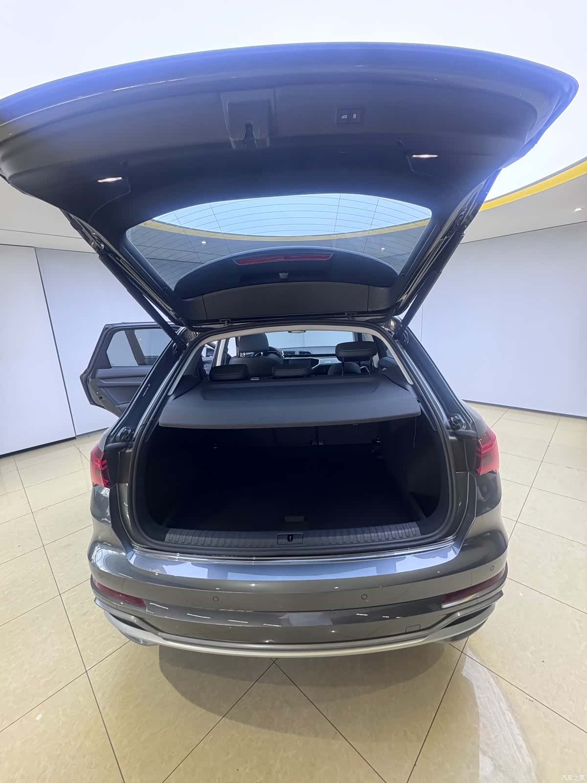 Audi Q3, 2023 10