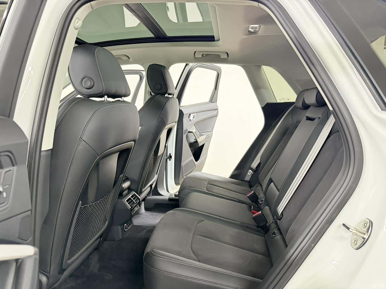 Audi Q3, 2022 10