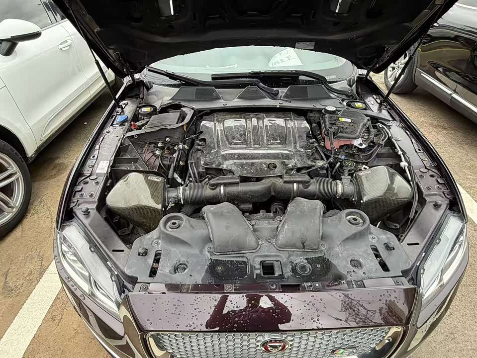 Jaguar XJ