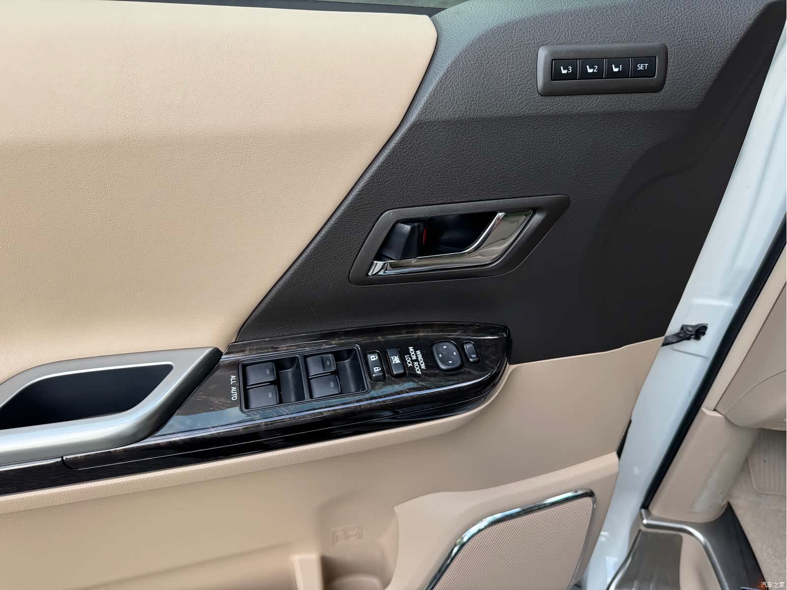Toyota Alphard, 2016 8