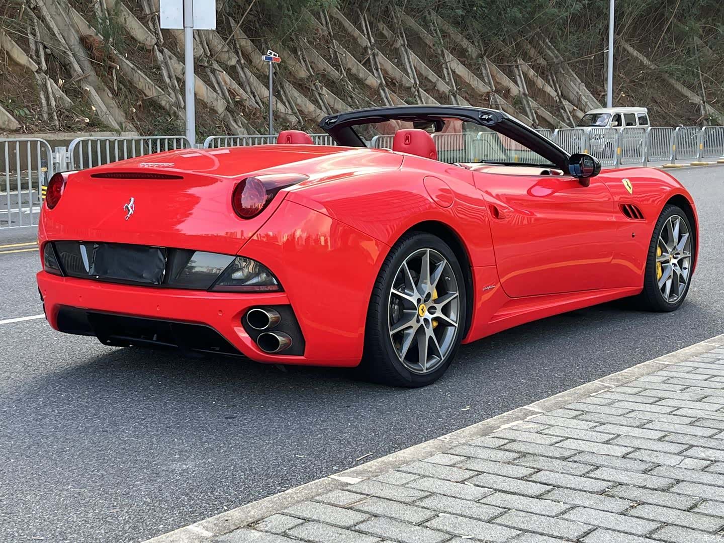 Ferrari California, 2011 8
