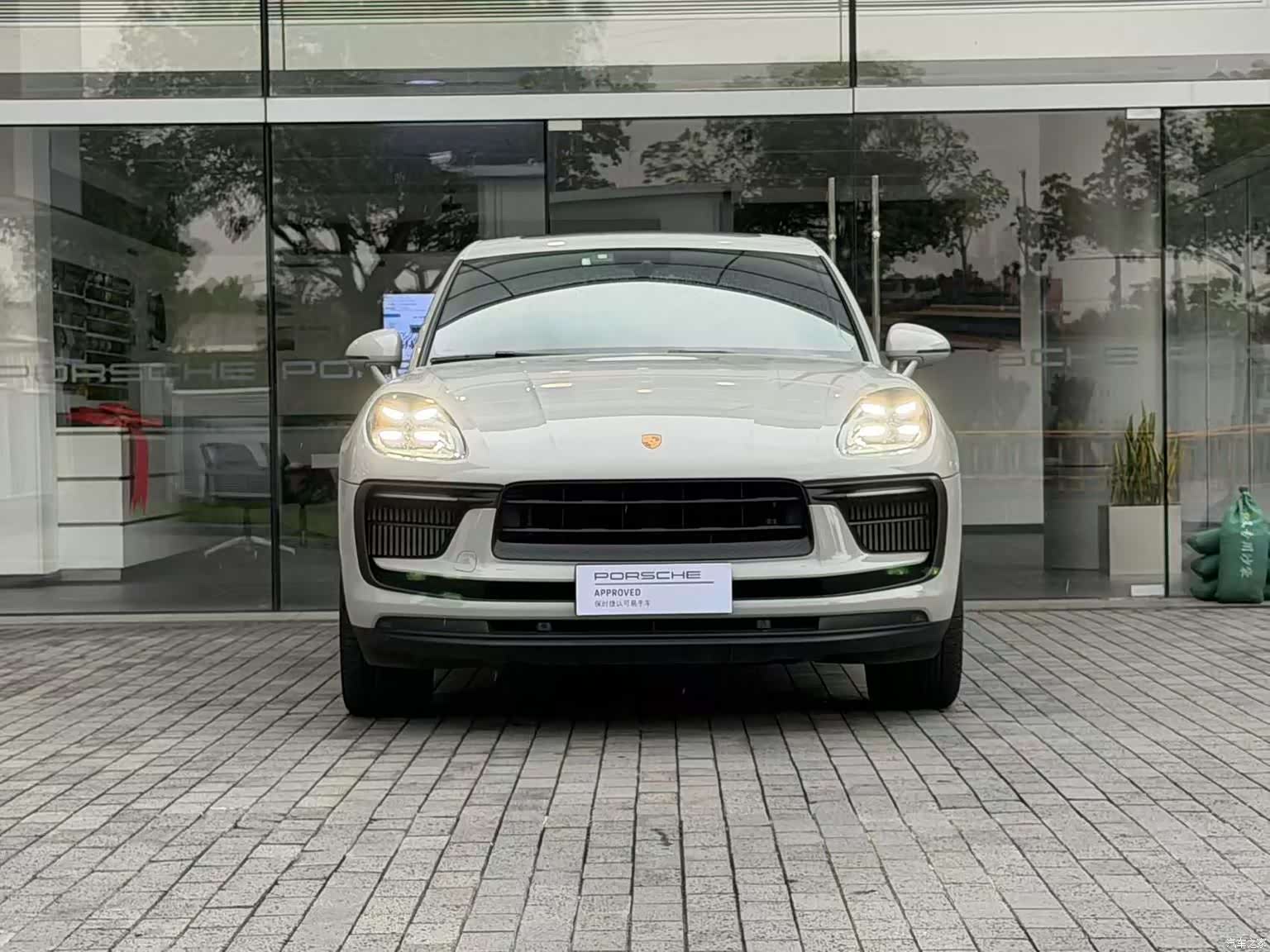 Porsche Macan, 2022 все фото