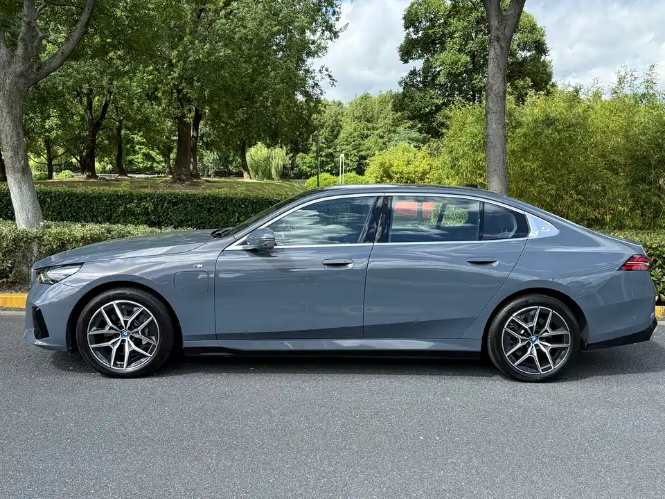BMW i5