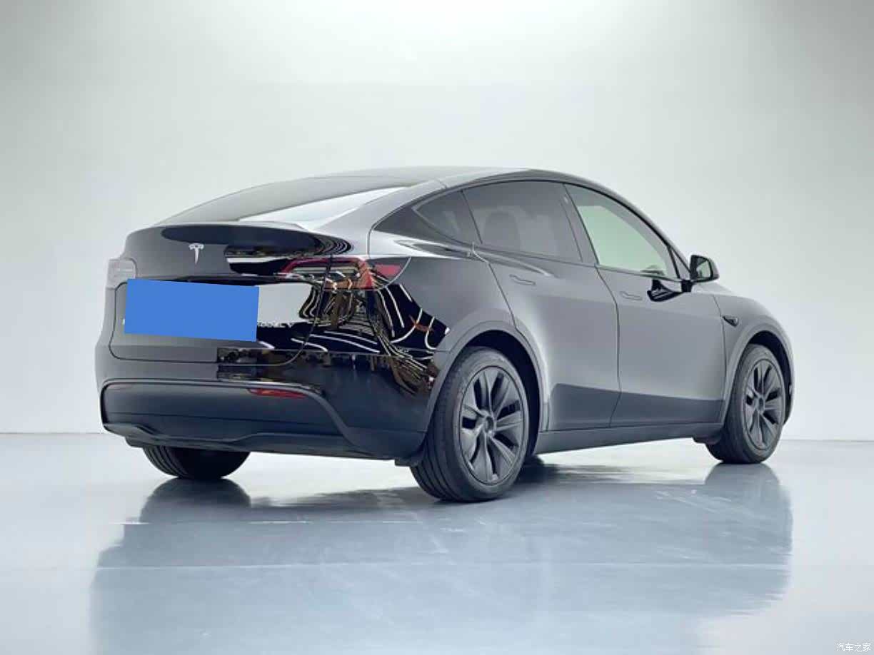 Tesla Model Y, 2024 6