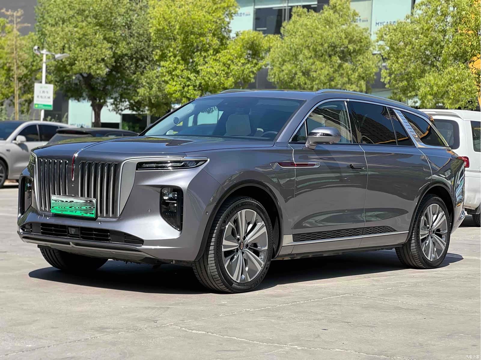 Hongqi E-HS9