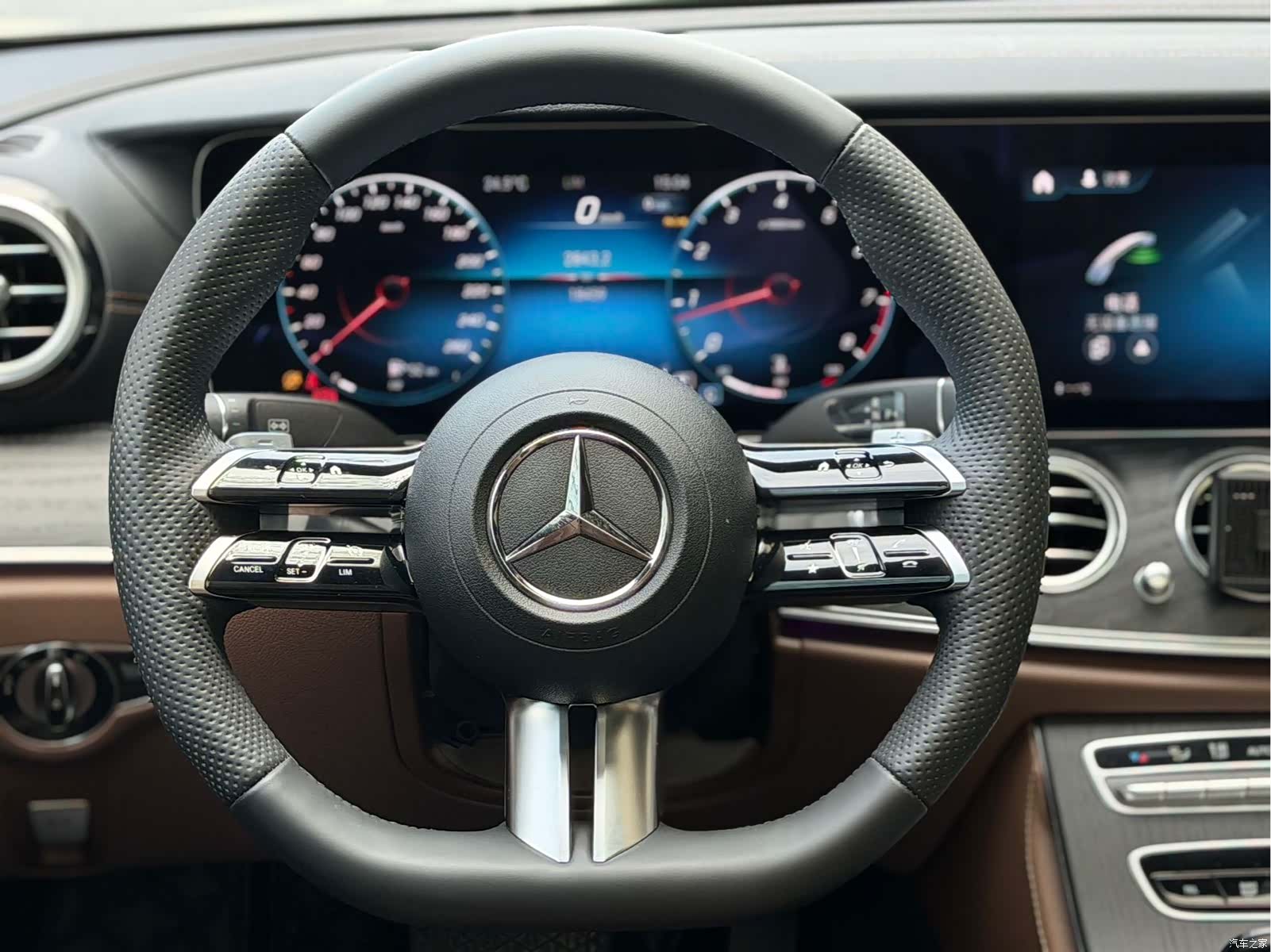 Mercedes-Benz E-Class, 2024 10