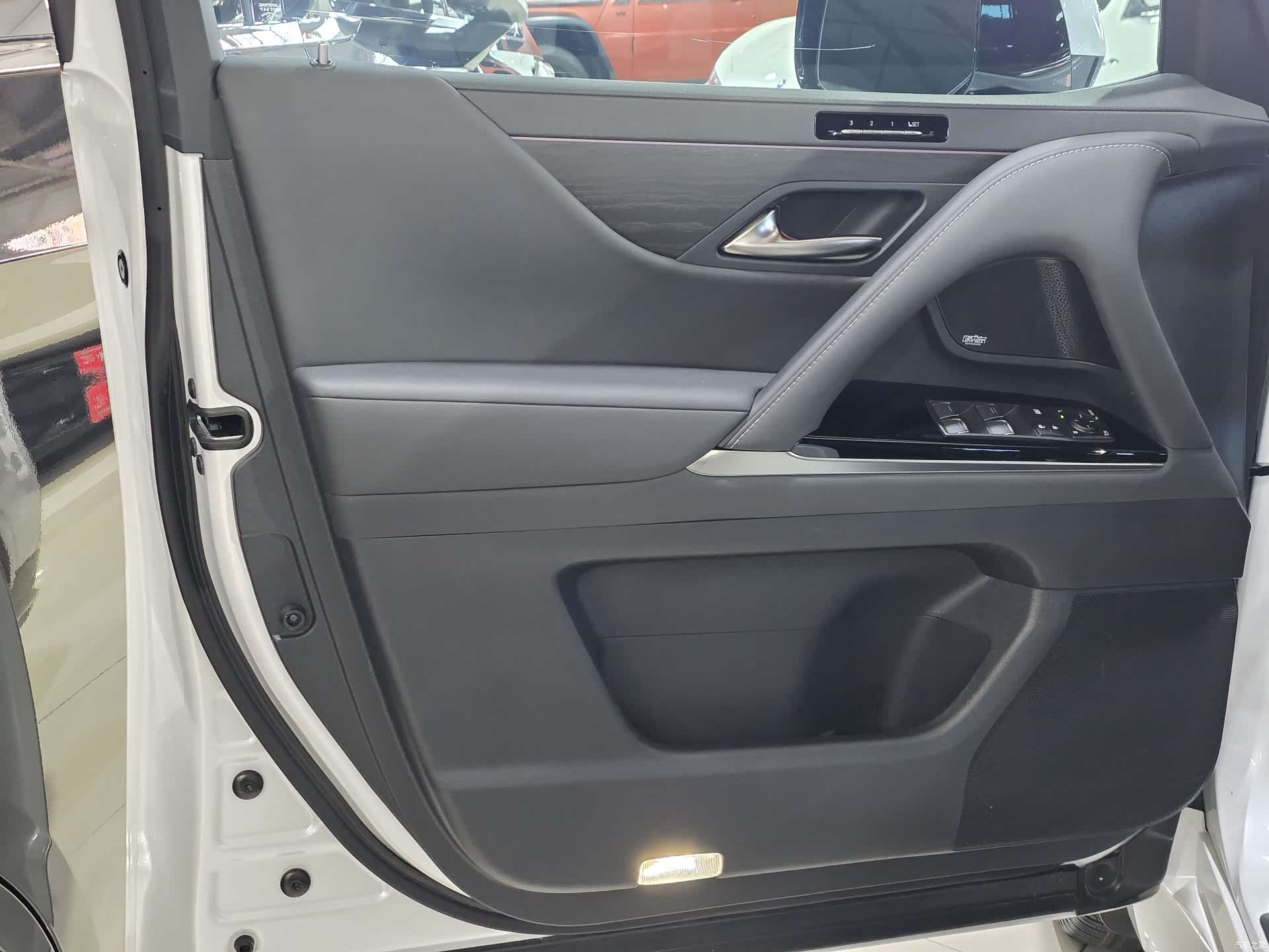 Lexus LX, 2023 6