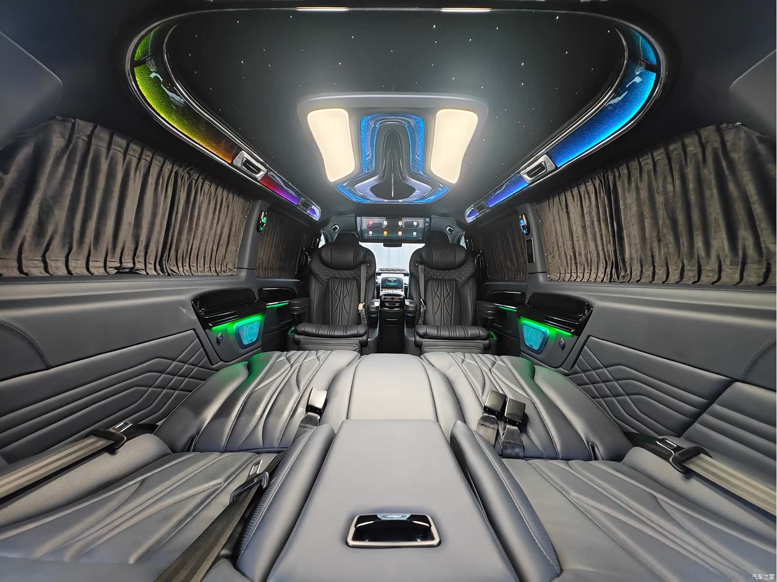 Mercedes-Benz 7, 2025 28