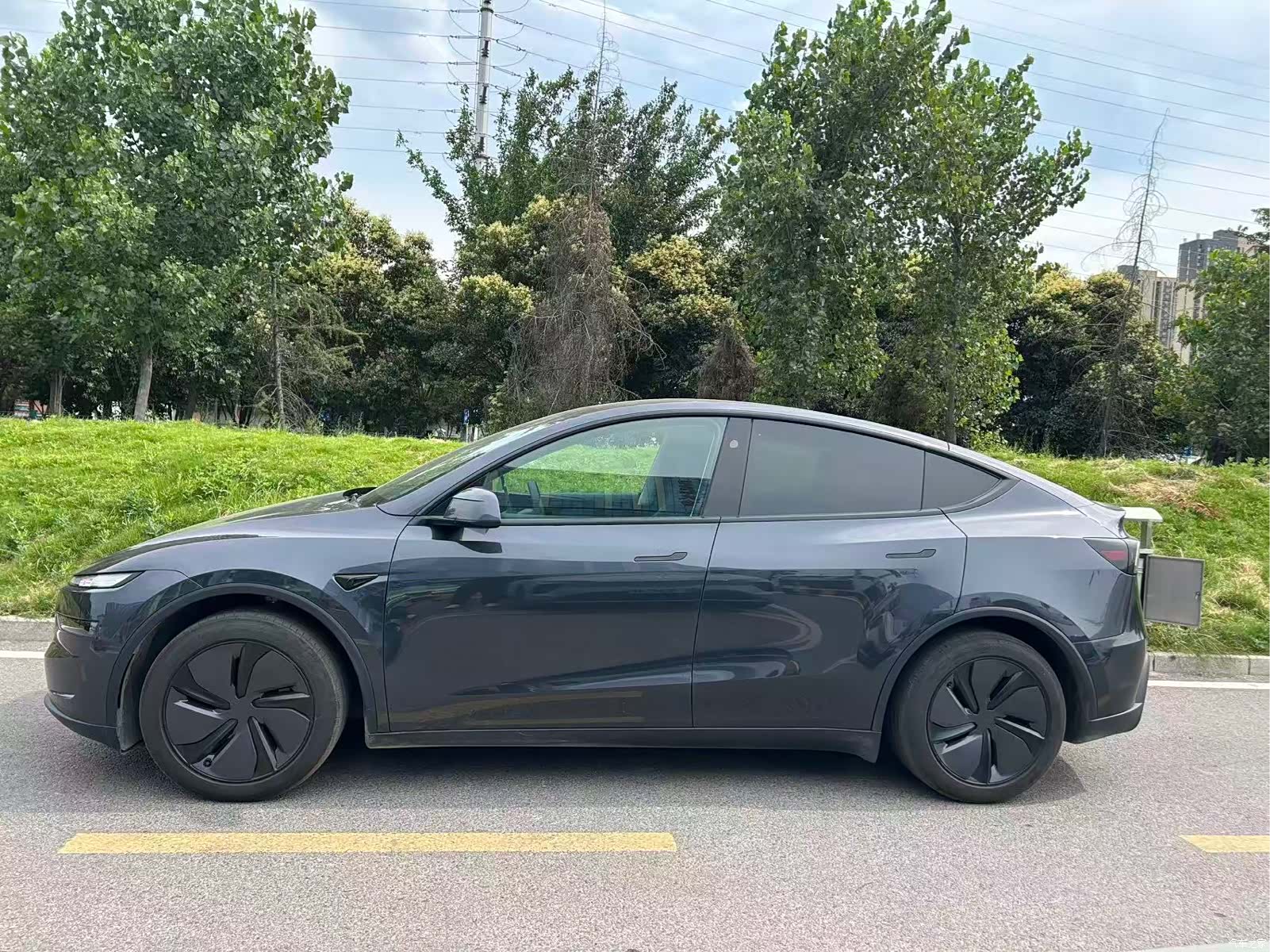 Tesla Model Y, 2025 8