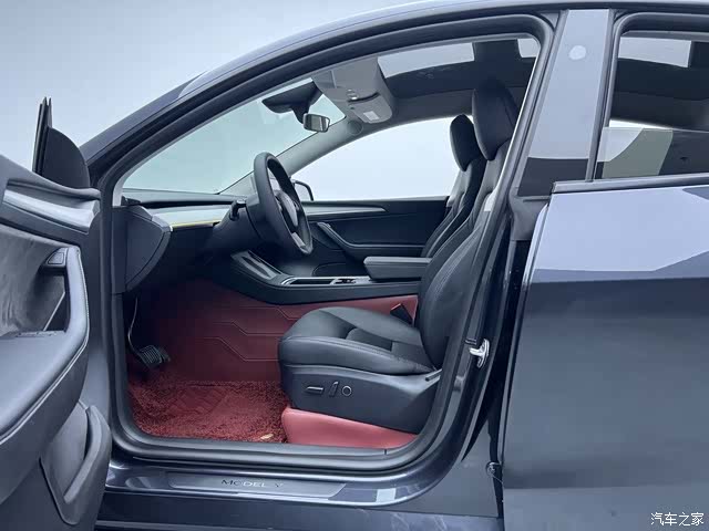 Tesla Model Y, 2024 17