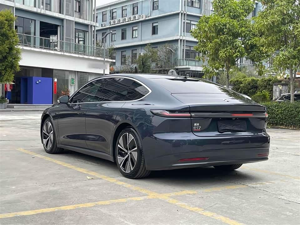 NIO ET7