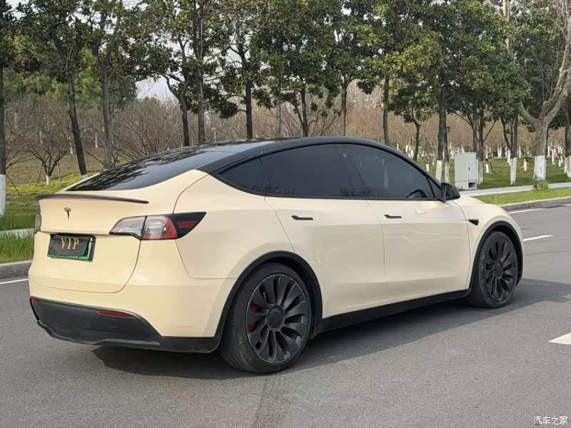 Tesla Model Y, 2022 4