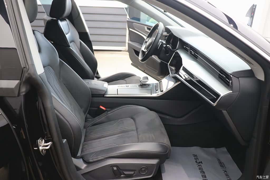 Audi A7L, 2024 22