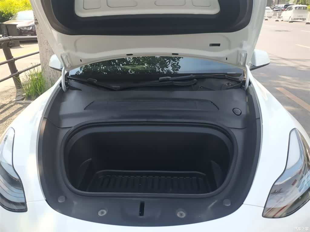 Tesla Model Y, 2023 20