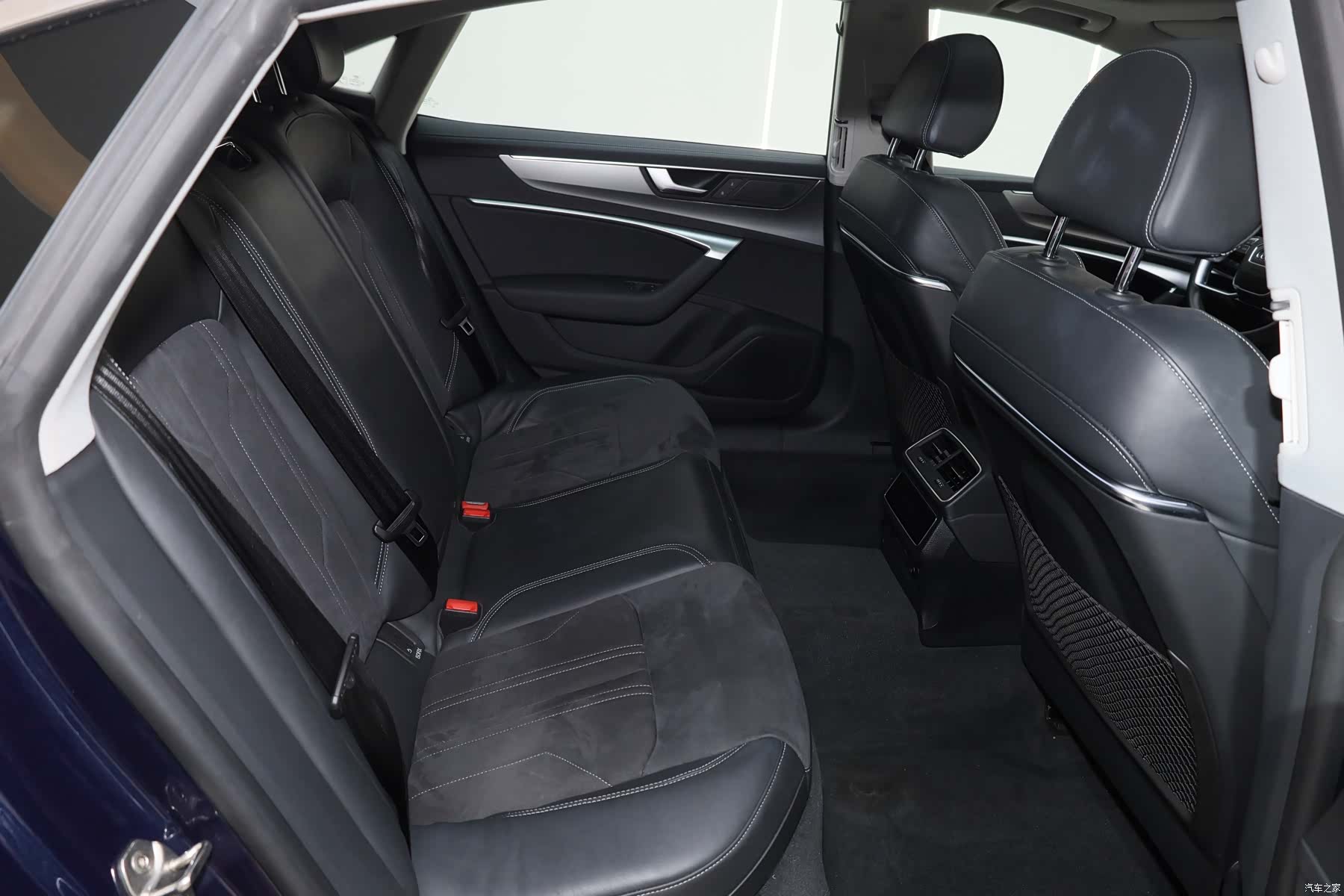 Audi A7L, 2024 15