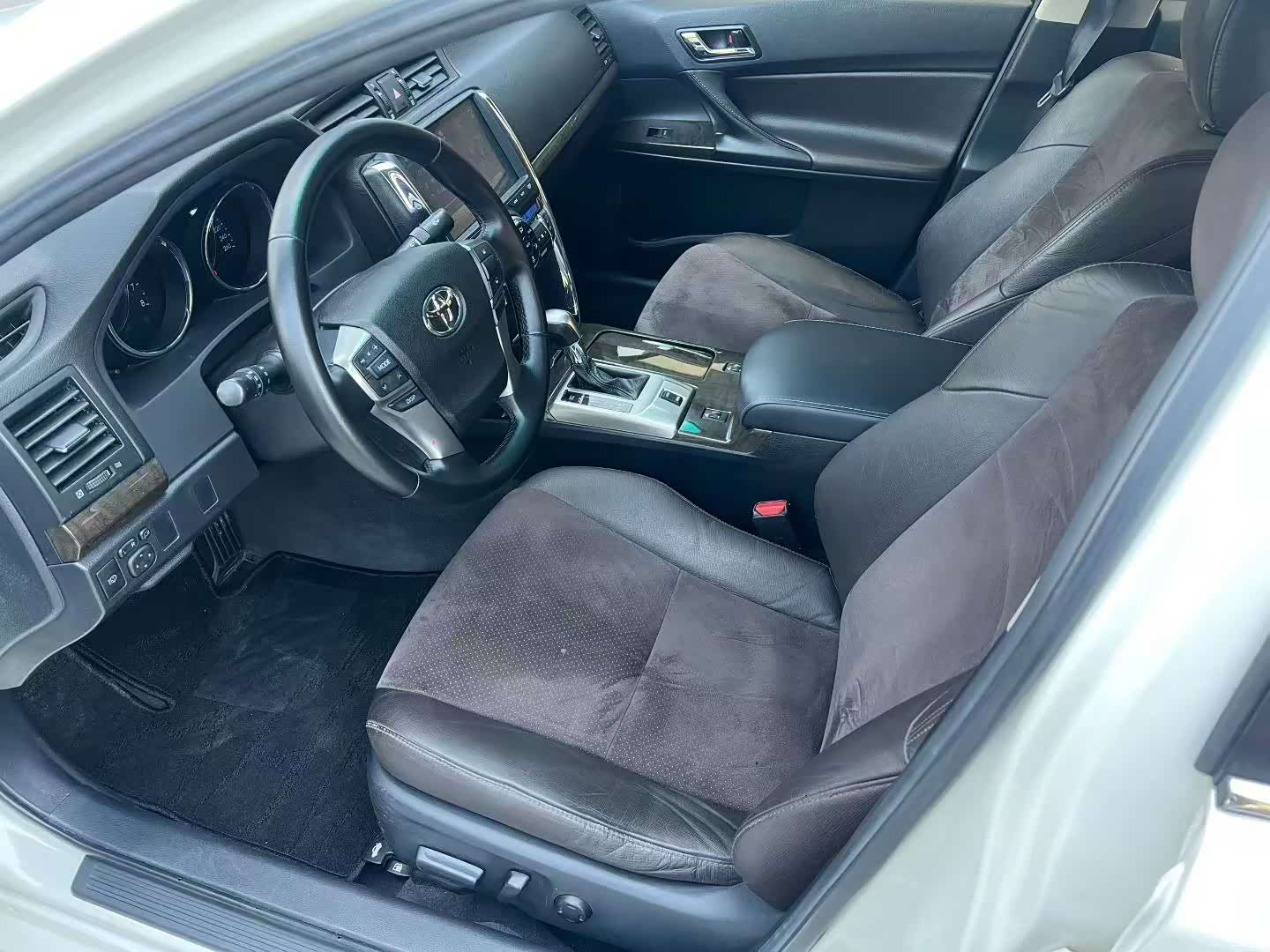 Toyota 2.5V, 2015 9