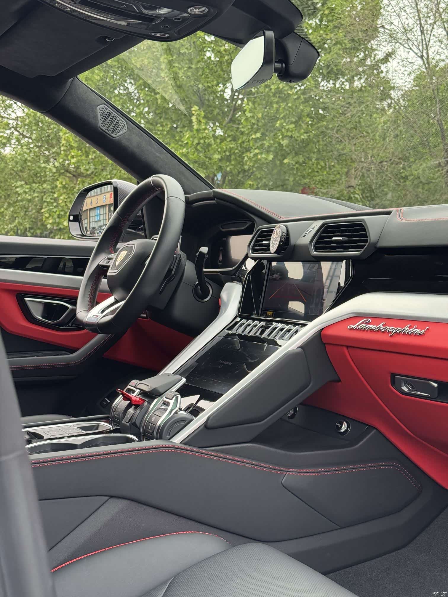 Lamborghini Urus, 2024 19