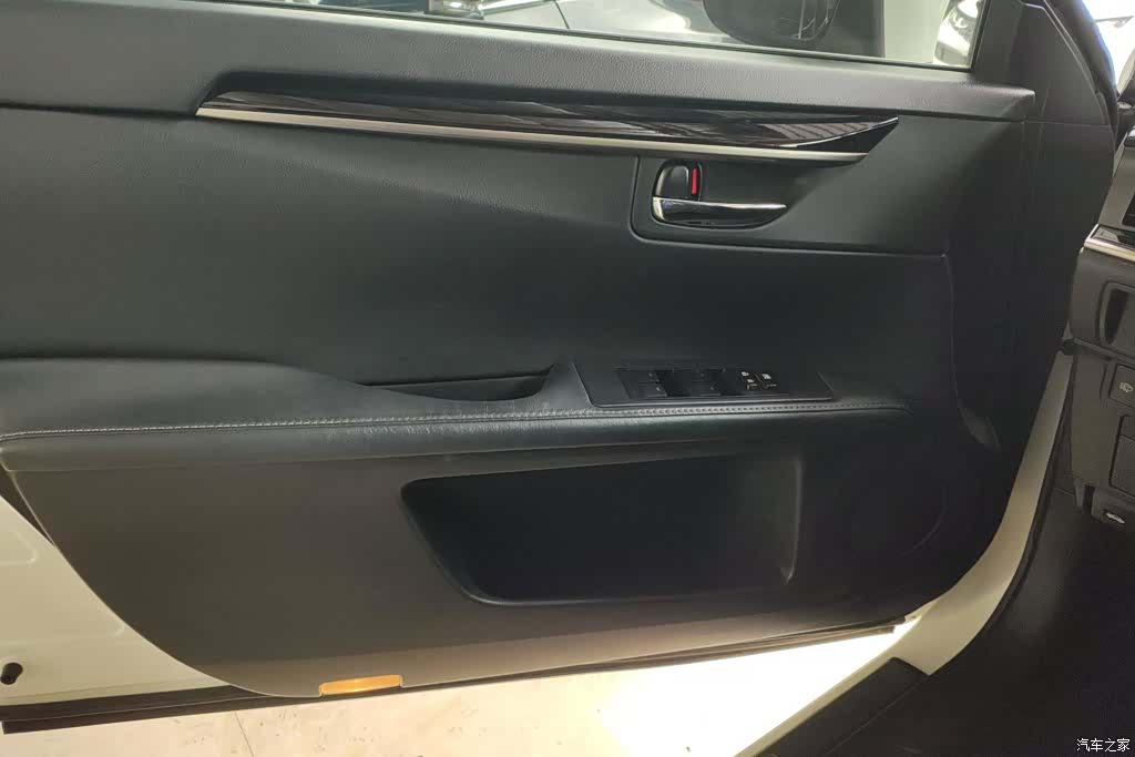 Lexus ES, 2015 7