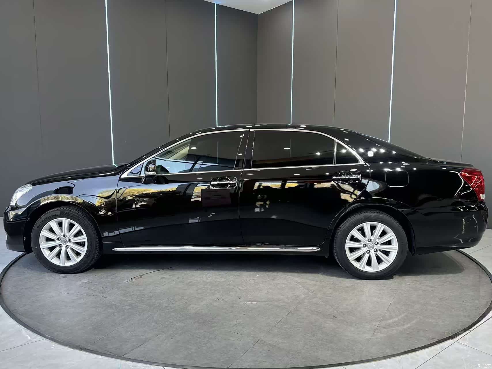 Toyota Crown, 2012 4