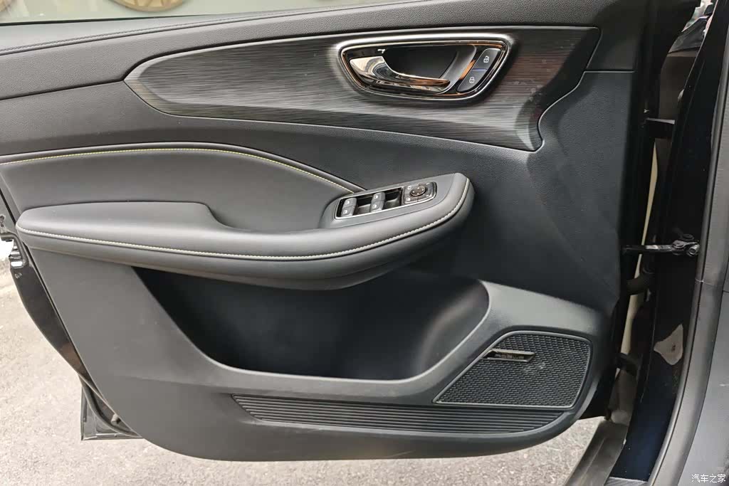 Roewe RX5, 2022 7