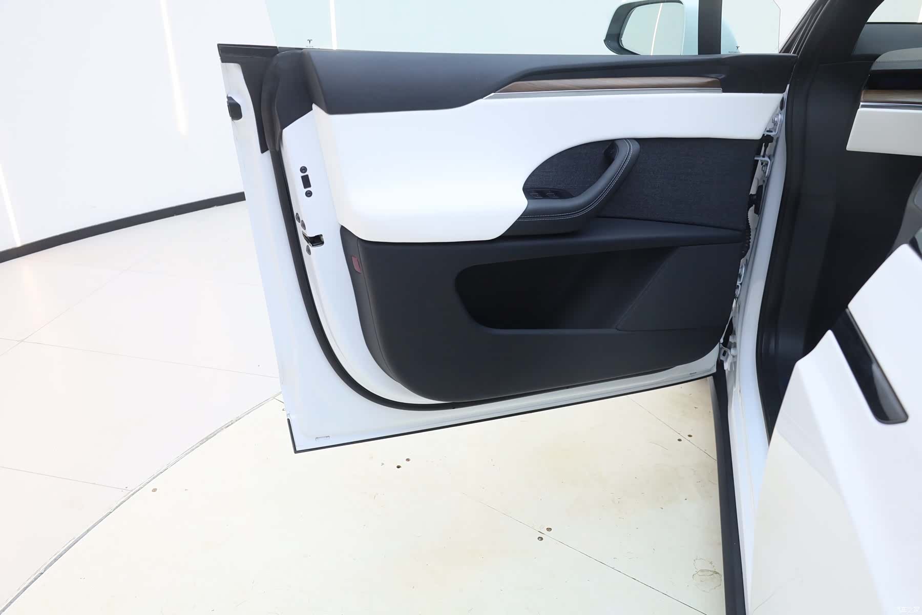 Tesla Model X, 2023 11