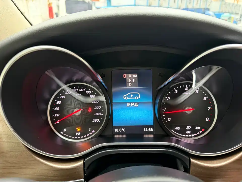 Mercedes-Benz V-class