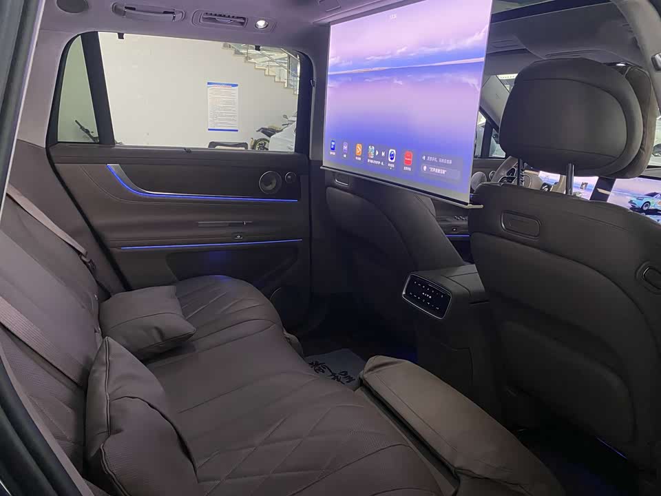 AITO Ask the world M9