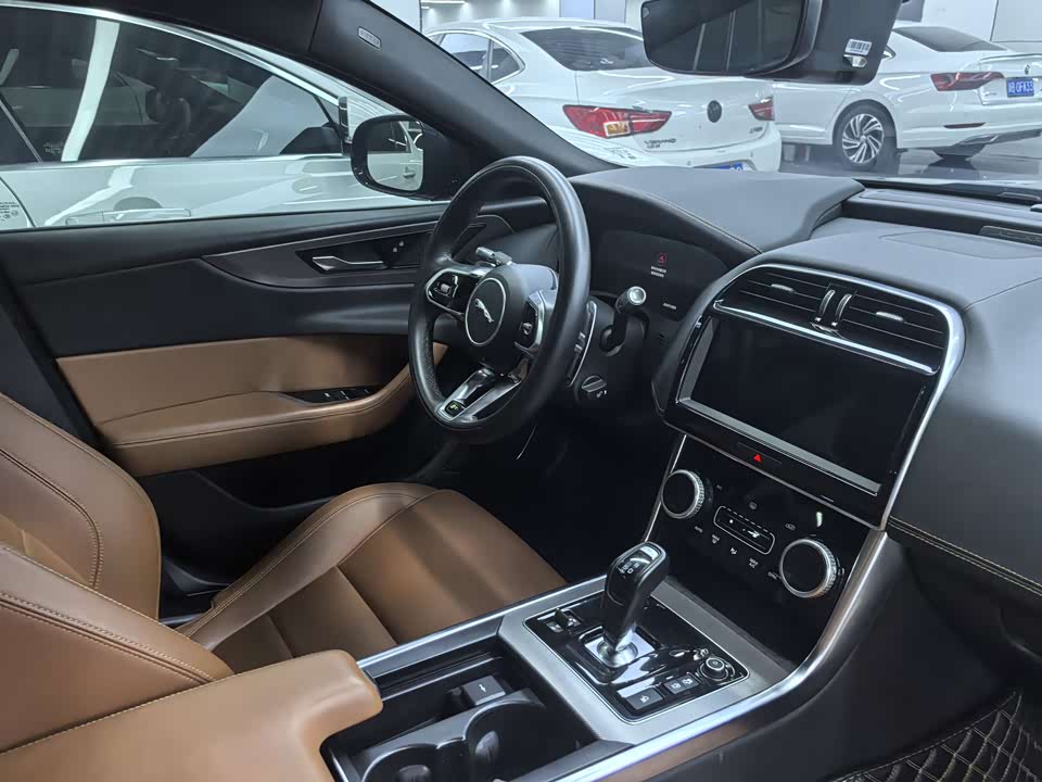 Jaguar XEL Jaguar XEL