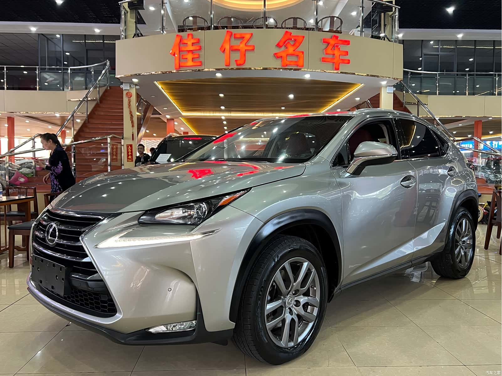 Lexus NX, 2016 1