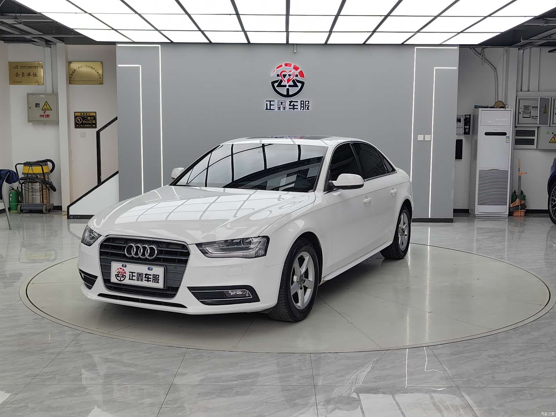 Audi A4L, 2013 1