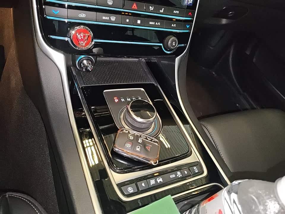 Jaguar XEL Jaguar XEL