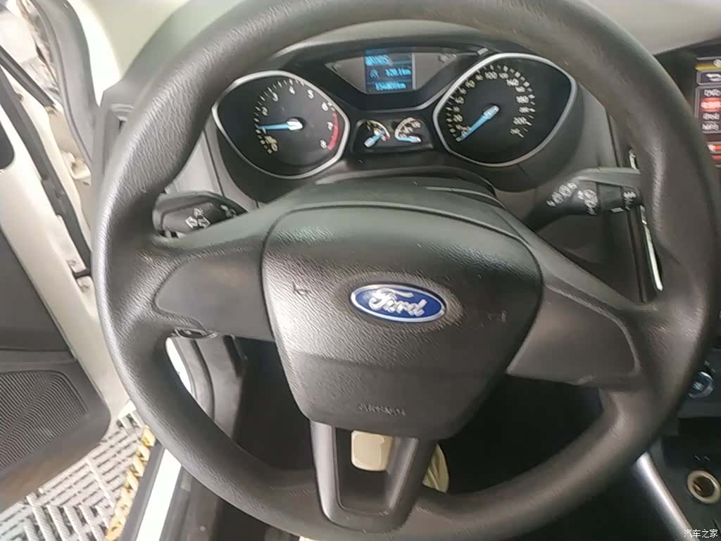 Ford Focus, 2015 11