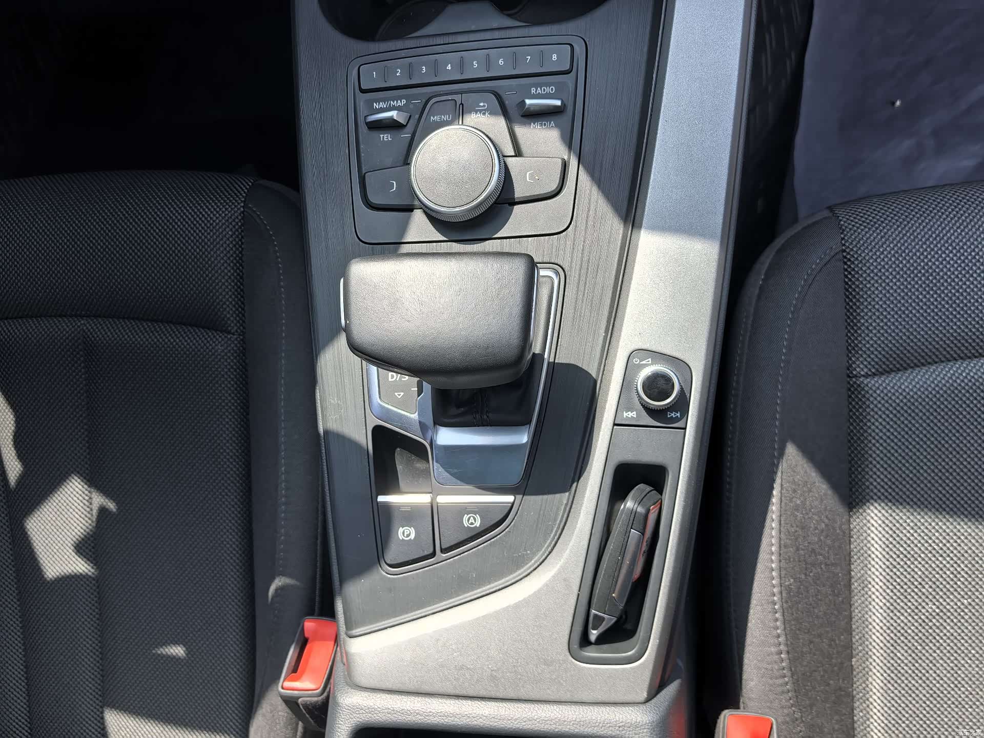 Audi A4L, 2019 14