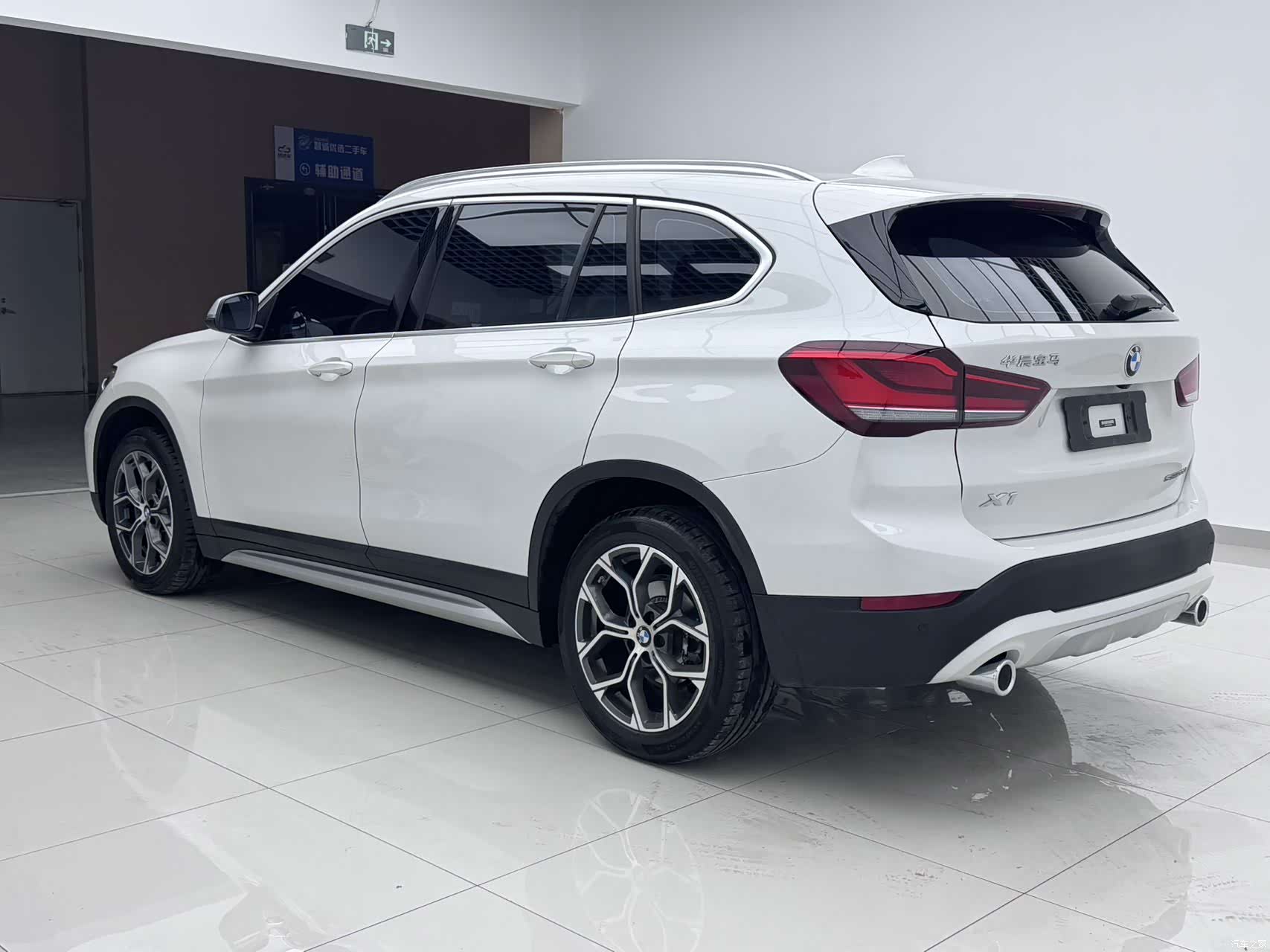 BMW X1, 2022 все фото