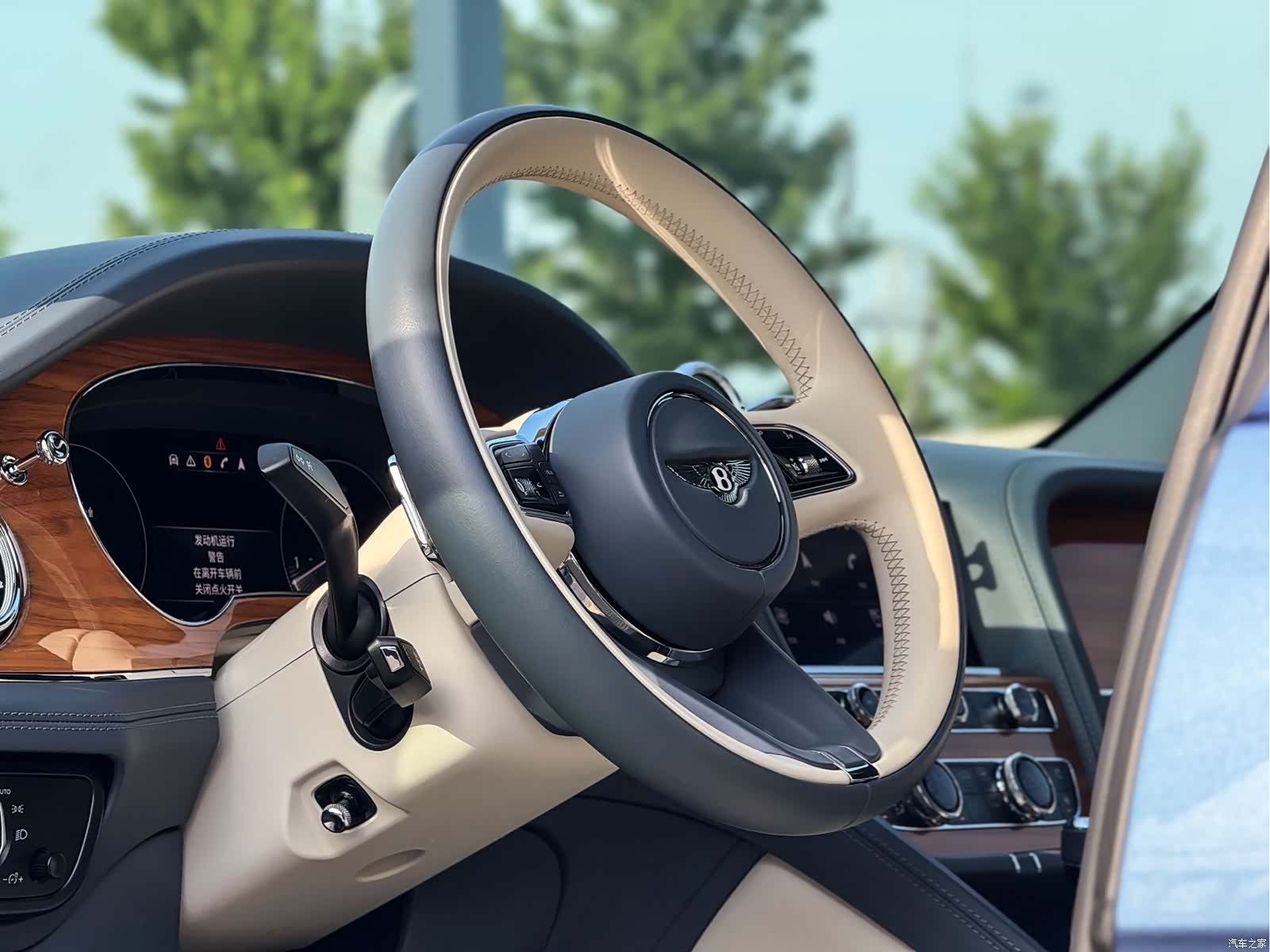 Bentley Bentayga, 2021 10