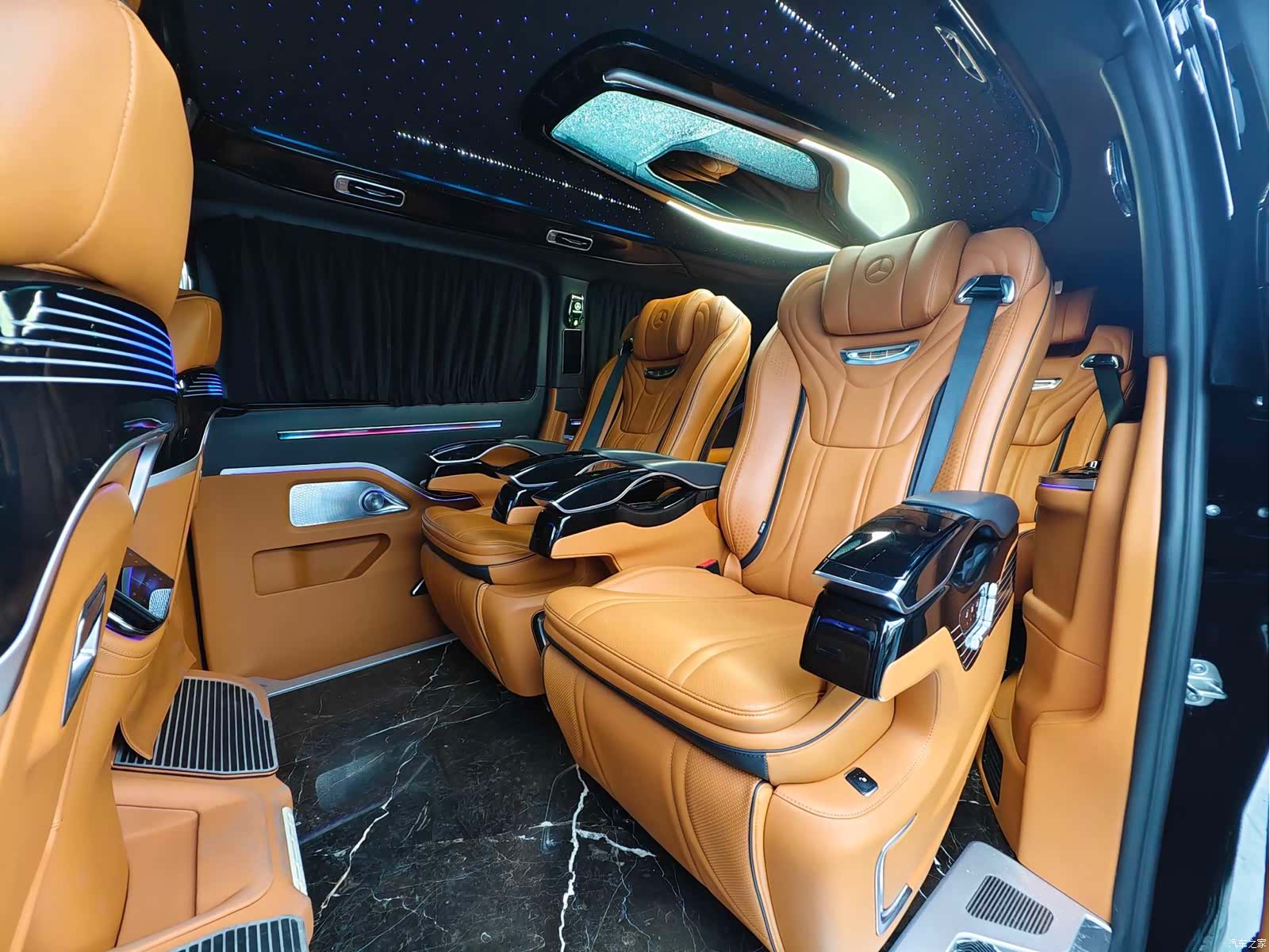 Mercedes-Benz 7, 2024 14