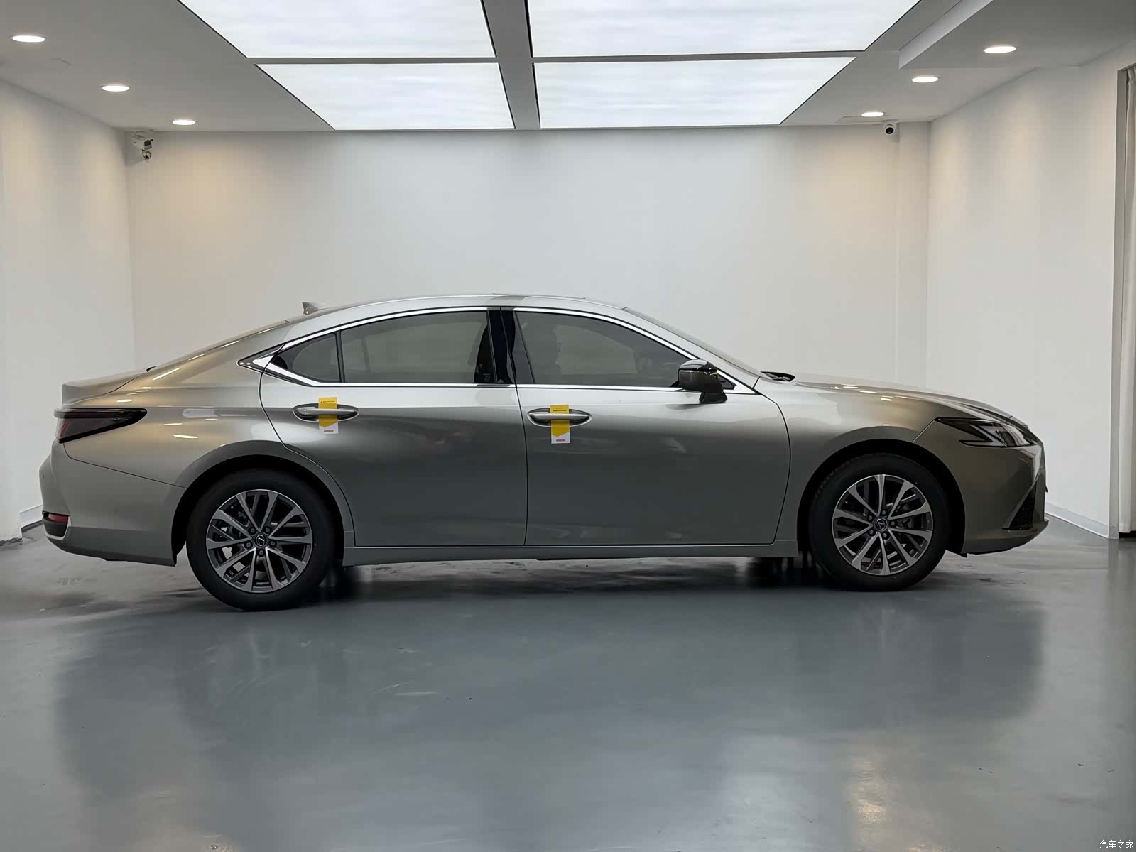 Lexus ES, 2024 8
