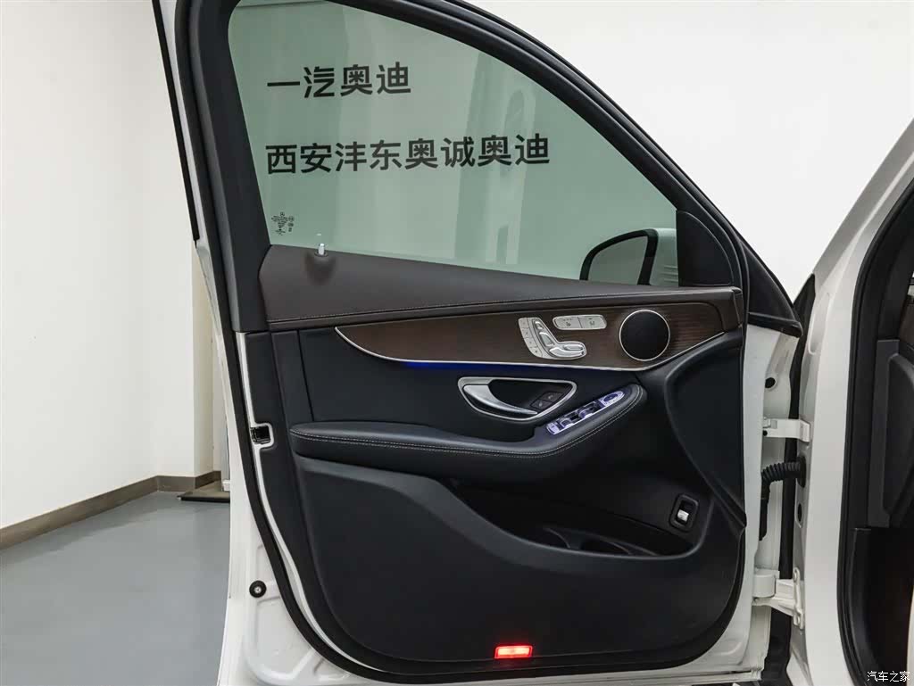 Mercedes-Benz GLC, 2023 10