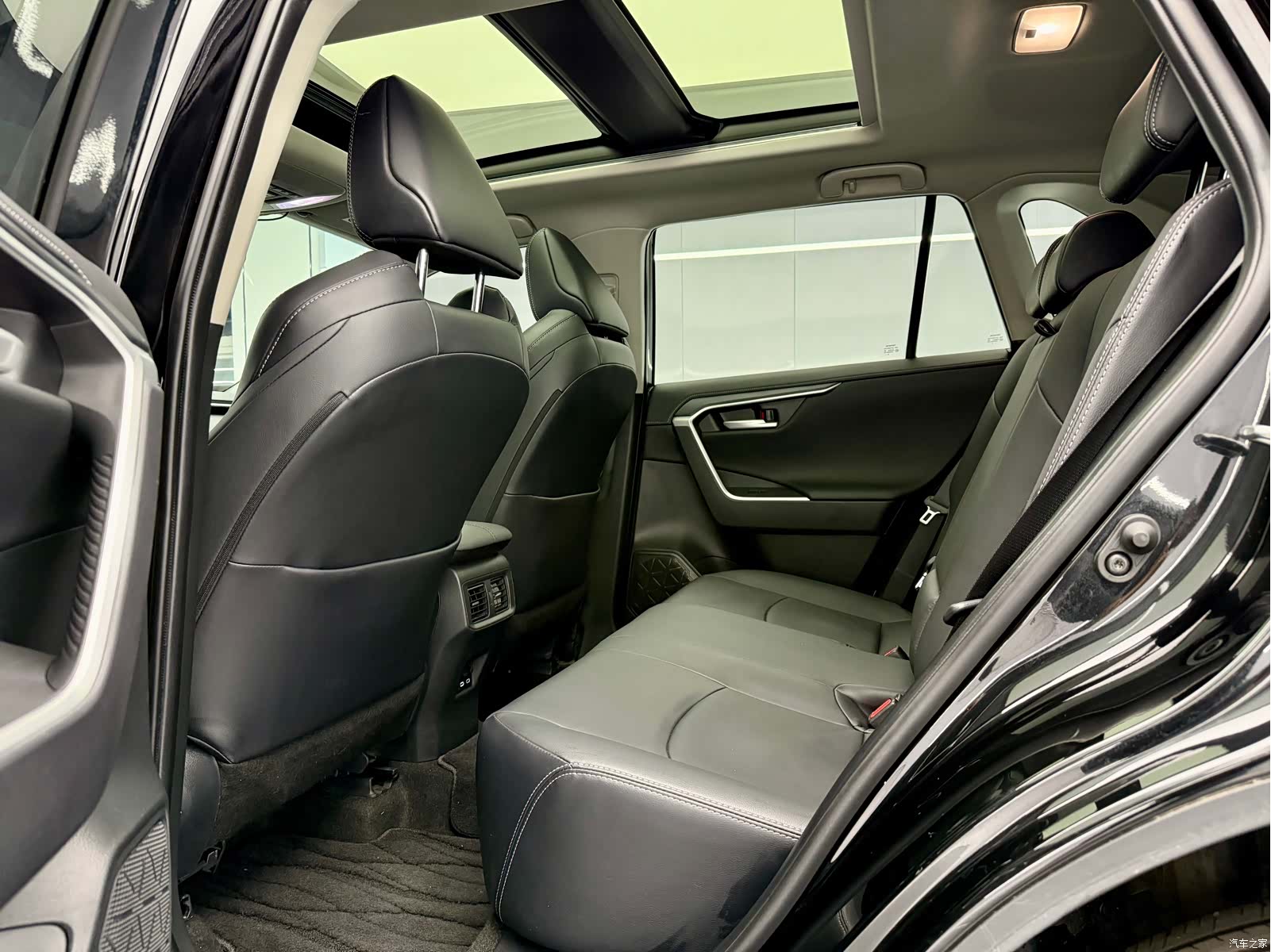 Toyota Wildlander, 2024 все фото