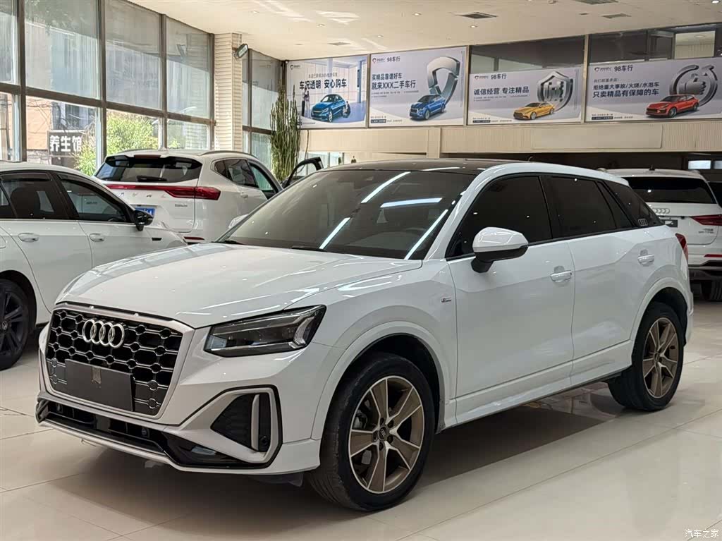 Audi Q2L, 2023 1