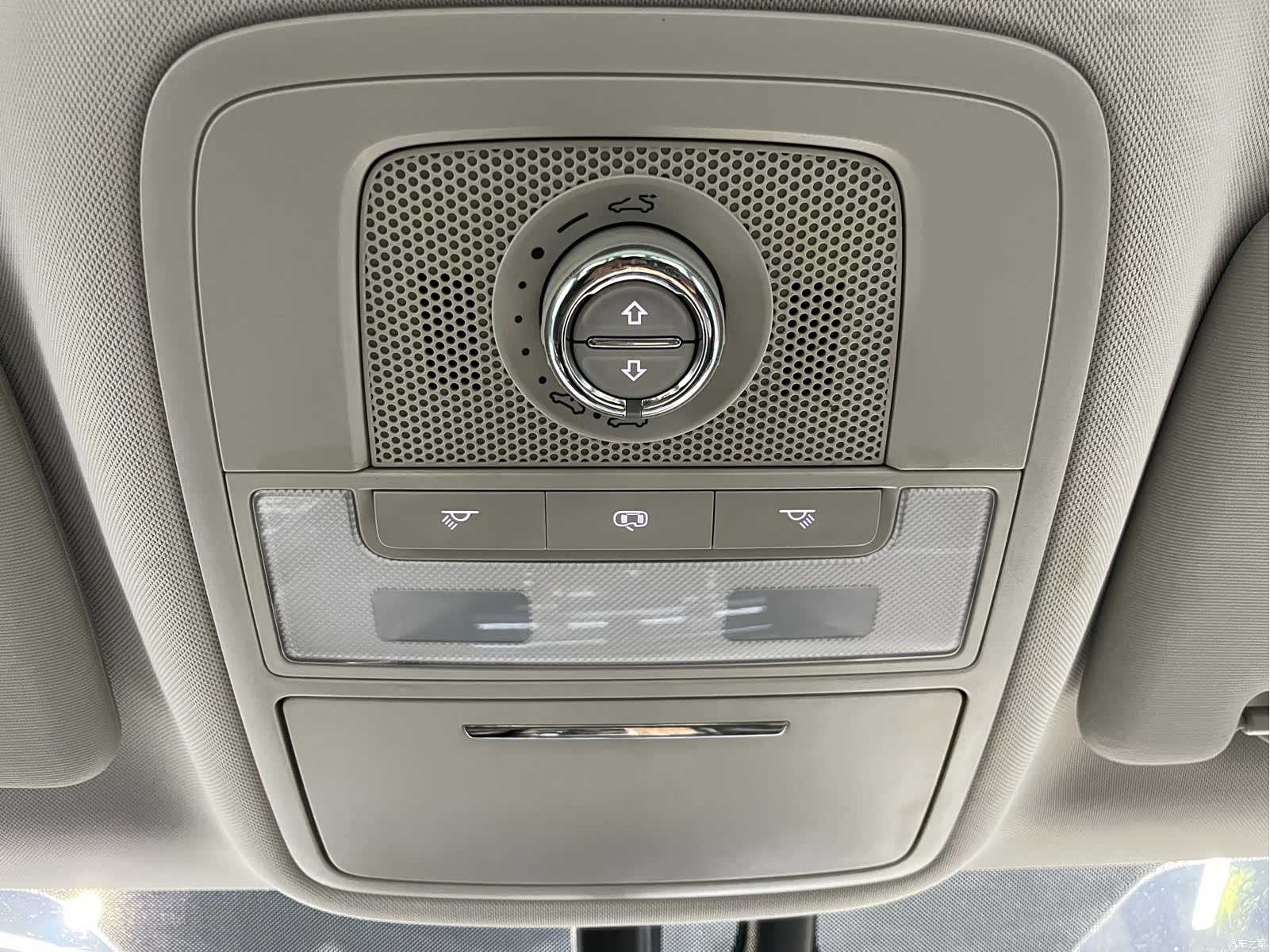Roewe RX8, 2018 15