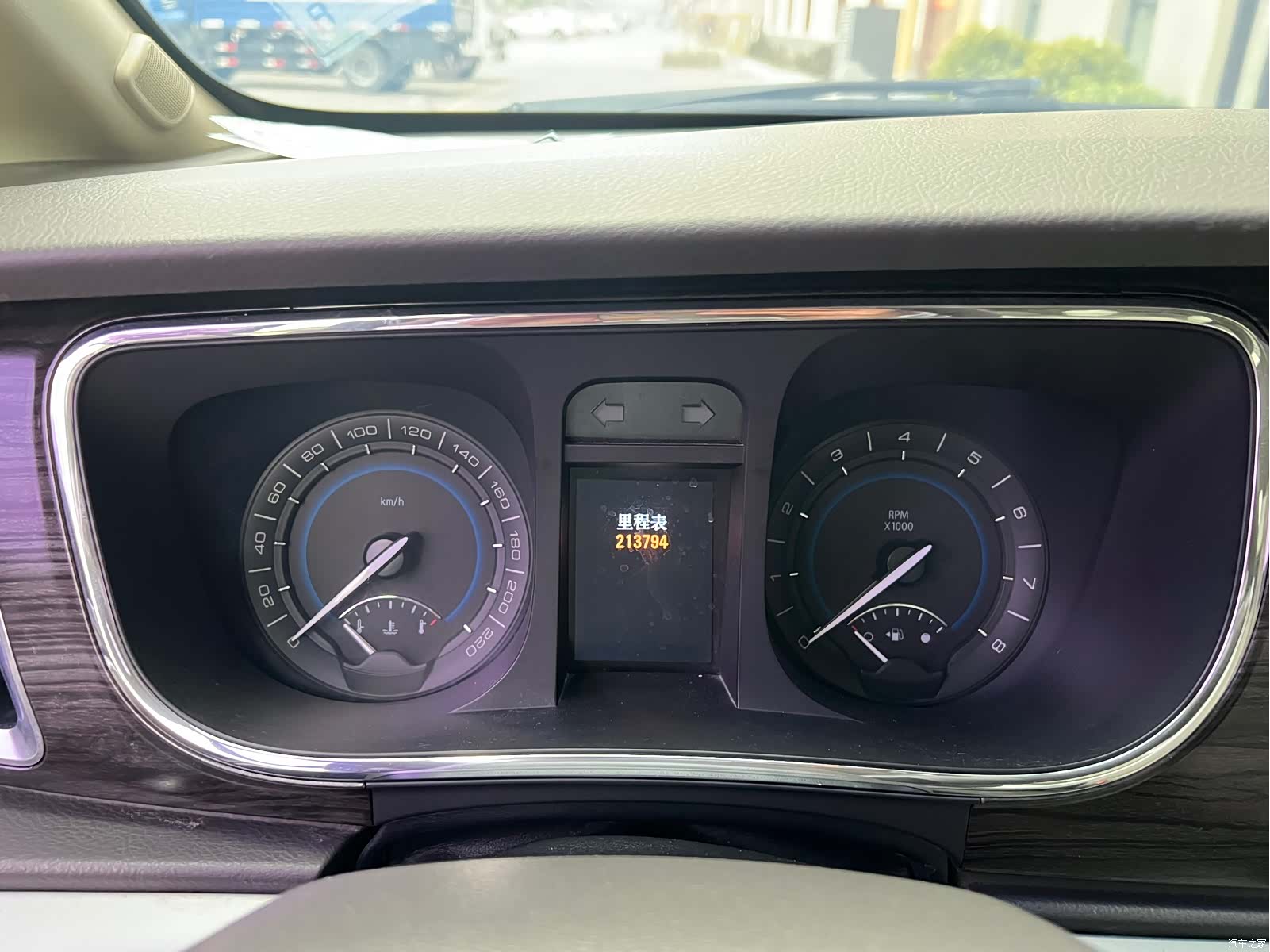 Buick GL8, 2012 3