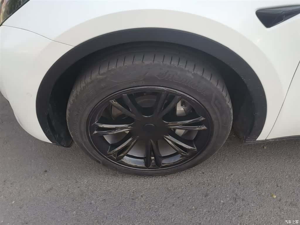Tesla Model Y, 2023 23