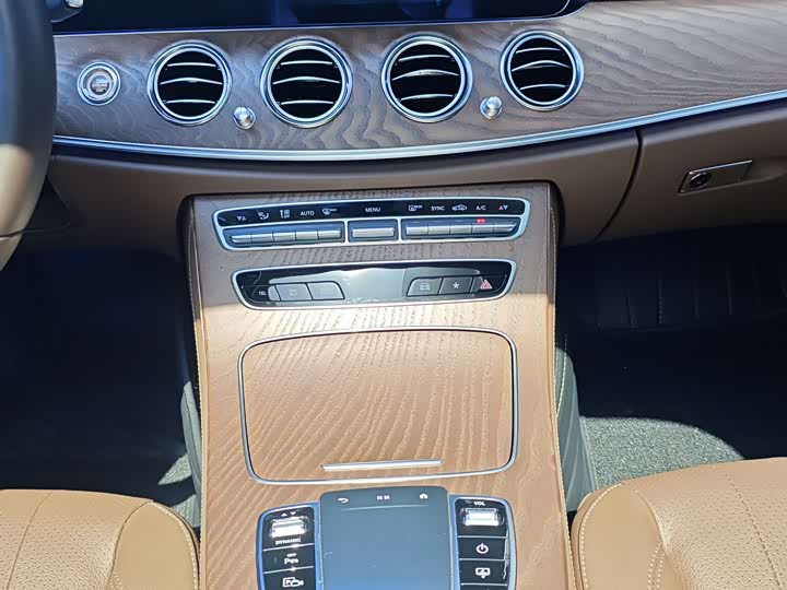 Mercedes-Benz E-Class, 2023 года фото 13
